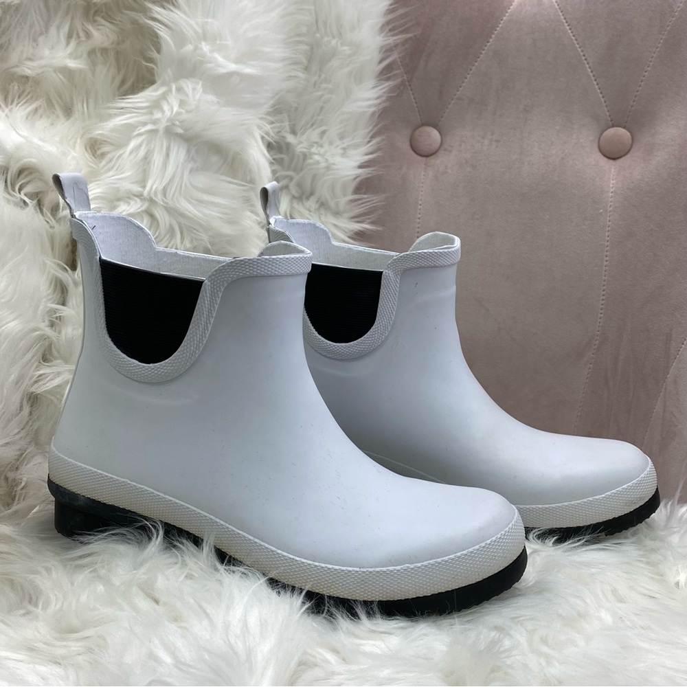 NEW IN BOX! Corkys Yikes Rainboots in White - Various Sizes Available - Picture 1 of 1